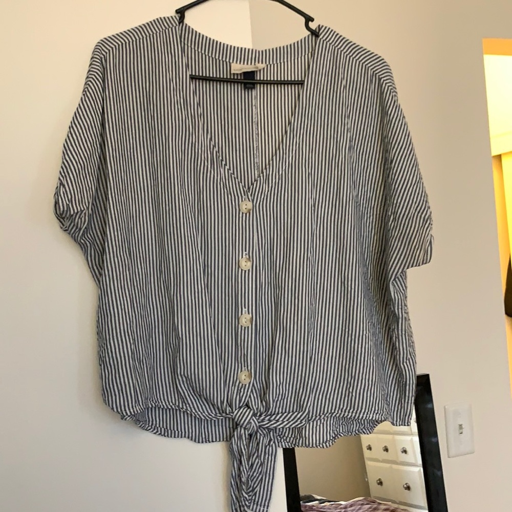 Universal Thread pin-striped button down tie top